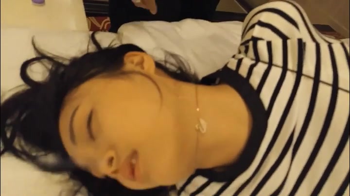 重磅福利两个渣男KTV老套路灌醉样子可爱的校花级妹子去酒店开房啪啪
