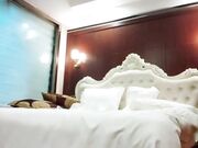 早泄男喜欢清纯大学生口爆内射