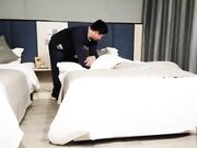 真实换妻4p新婚夫妻前后一起插看表情被搞爽了