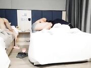 真实换妻4p新婚夫妻前后一起插看表情被搞爽了