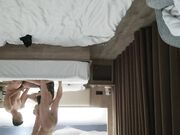 单男约操小夫妻3P过来先吃点东西再开操前后夹击