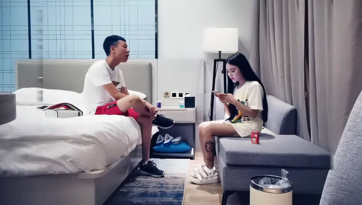 黄先生3000元约美女啪啪每次用力插的大叫01