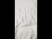 小哥出差晚上去洗脚城放松 没想到进来的妹子太清纯漂亮了 摸着丝袜美腿人也忍不住
