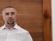 放荡的保姆艾德拉·福克斯被年长的男人操了