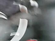 骚气墨镜妹子驾车户外车震跳蛋塞逼逼后座口交