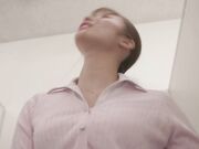 一个苗条的美妆老师 对我的癖好很上心 我被一条光滑的黑色连裤袜1