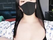 年轻丰满白虎一线天的小妹妹 三点全露粉粉的手指插穴呻吟声秒硬 太骚了
