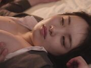 差不小心与鄙视她的中年老板同房 G罩杯新员工不知不觉不忠的性行为1