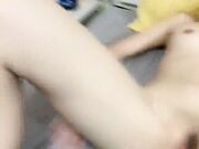 新来的清纯小美女露脸让大哥床上调教 玩弄骚奶子听狼友指挥脱掉内裤 抠弄骚穴