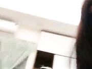 白虎逼小姐姐让小哥在门前玩弄风骚翘臀娇乳