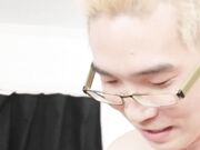 丰满华丽的大屁股少女被她幸运的亚洲男友舔舐和性交