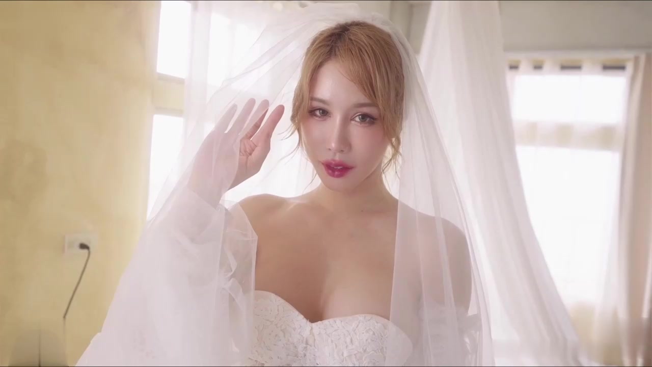 辛尤里 梦幻女神浪漫婚纱新婚夜