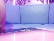 灯红酒绿 歌声相伴 佳人纷至沓来 选中极品19岁嫩妹 美乳翘臀赶紧干