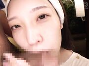 他贪婪地把嘴唇贴在一起 将活塞吞入她浸满汗水和爱液的私处