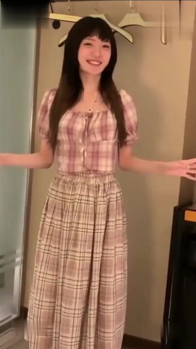 高颜清纯大奶美眉吃鸡啪啪_屁屁好漂亮肛交_不行_不戴套好不好我容易出来_我不射进去_被操的表情很舒坦