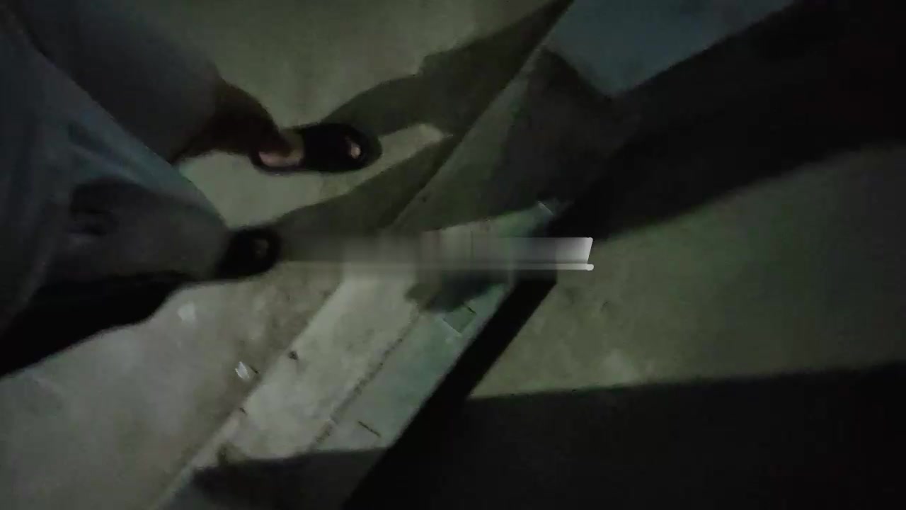 地下停车场内射母狗