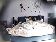 酒店玫瑰房偷拍水嫩美女和男友开房一个小时连着干了2次,!国语