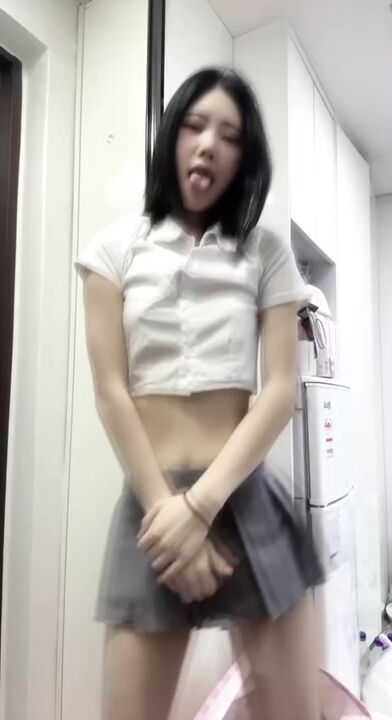 【极品❤️泄密流出】高颜值校花级窈窕女神_也逃不过沦为土豪的玩物_搔首弄姿尽情玩弄爆肏_得吃不知道有多爽