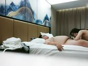 两男一女3P大战 被后入边口交翘起屁股抽插 轮换着操超胖眼镜男抬腿侧入猛操