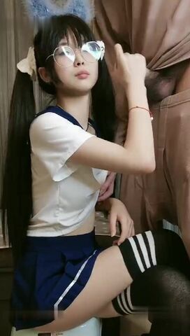 双马尾极品JK制服萝莉 穿着JK制服大屌直接操嫩逼美穴 男同学上阵在操一炮