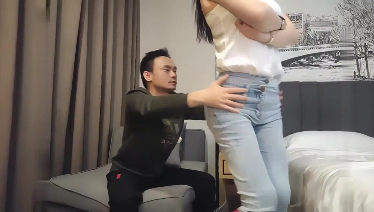 骚气御姐，极品颜值，超棒奶子，被艹得晃呀晃，太带感了