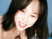 憋在家里的风骚小少妇露脸跟小哥啪啪性爱 口交大鸡巴让小哥玩逼特写展示