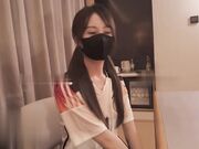 勾引男闺蜜看到床上，小穴穴被男闺蜜爆炒