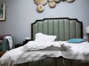 胸前满纹身顶级女神 转战到床上第二炮 拿出振动棒抽插 拿出振动棒抽插