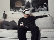 哪有在用VR看黄片的时候乖巧的女朋友让他感觉身临其境_女上位啪啪