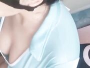 巨乳黑丝美女 在家被小哥无套输出