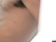 成熟性感白嫩美女就是骚啊 在闺蜜家里看到她大鸡巴弟弟立马发情主动进入房间