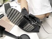 与舅妈办公室偷情 遇保安敲门瞬间痿了