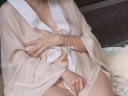 极品美乳美少女软软趴在床单上之娇如梦似媚 铃木美咲伊人再次大尺度露出