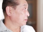 怀着紧张与兴奋的心情接受了她的背部按摩2