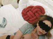 小恶魔嫩妹趁姐姐熟睡时勾引姐夫