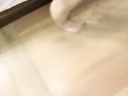 浴场偷偷来一炮 一场赚几千 人来人往随时可能被发现 真刺激 蜜桃臀 一线天
