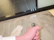 在好利来上班的姐姐抵挡不住我的纠缠，大姨妈期间让她穿上工装，先灌肠清洗然后爆菊肛射！不停说快被我弄的爽死了