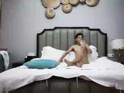 只搞嫩妹胸前满纹身极品女 转战到床上第二炮 拿出振动棒抽插