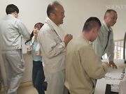 配送途中NTR 已婚老司机在跟车送货途中袭击新婚妻子2