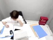舅妈展示高超撸管 丝袜足交 打视频哄幼儿园的儿子 下面却被肉棒狠操 喷精