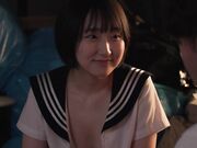 邻居垃圾屋中 短发制服少女被汗液与精液浸染3