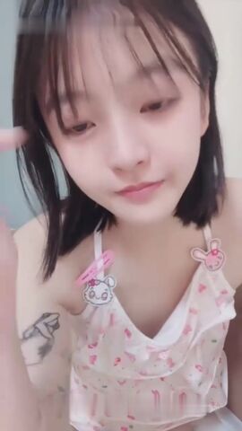 勾人小妖精被擒住双腿塞入肉棒 一览了校花嫩妹爱爱时娇羞小淫娃模样