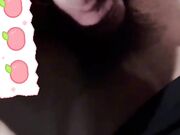 和爸妈出门一起看电影 中途看到一对情侣在旁边一直打啵没忍住