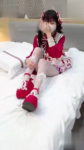 开苞女儿爆力强插JK嫩逼女儿高潮不断