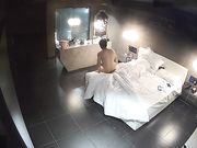 商务酒店豪华房偷拍中年男和情人开房浴室干完床上搞插嘴都射不出要用手撸