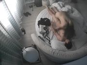 早上睡醒欲女 主动趴在男伴身上