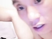 露脸熟女姐姐跟两个猛男玩直播