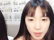 姐妹花兼职表演全裸大秀美乳紧逼