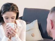 被社区经理邀请见面的少妇