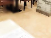 吃饭时已经按耐不住到卫生间脱衣操逼